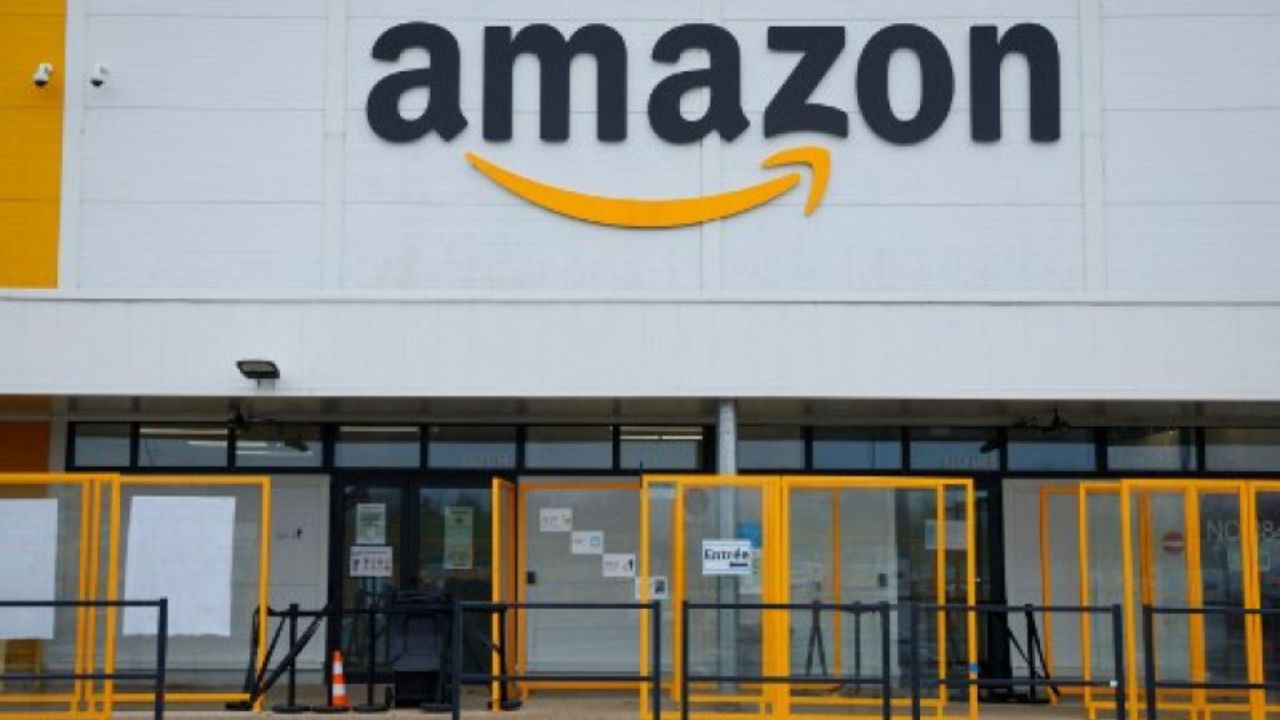 Amazon avisa a sus empleados que el teletrabajo terminará este año y que reducirá gerentes