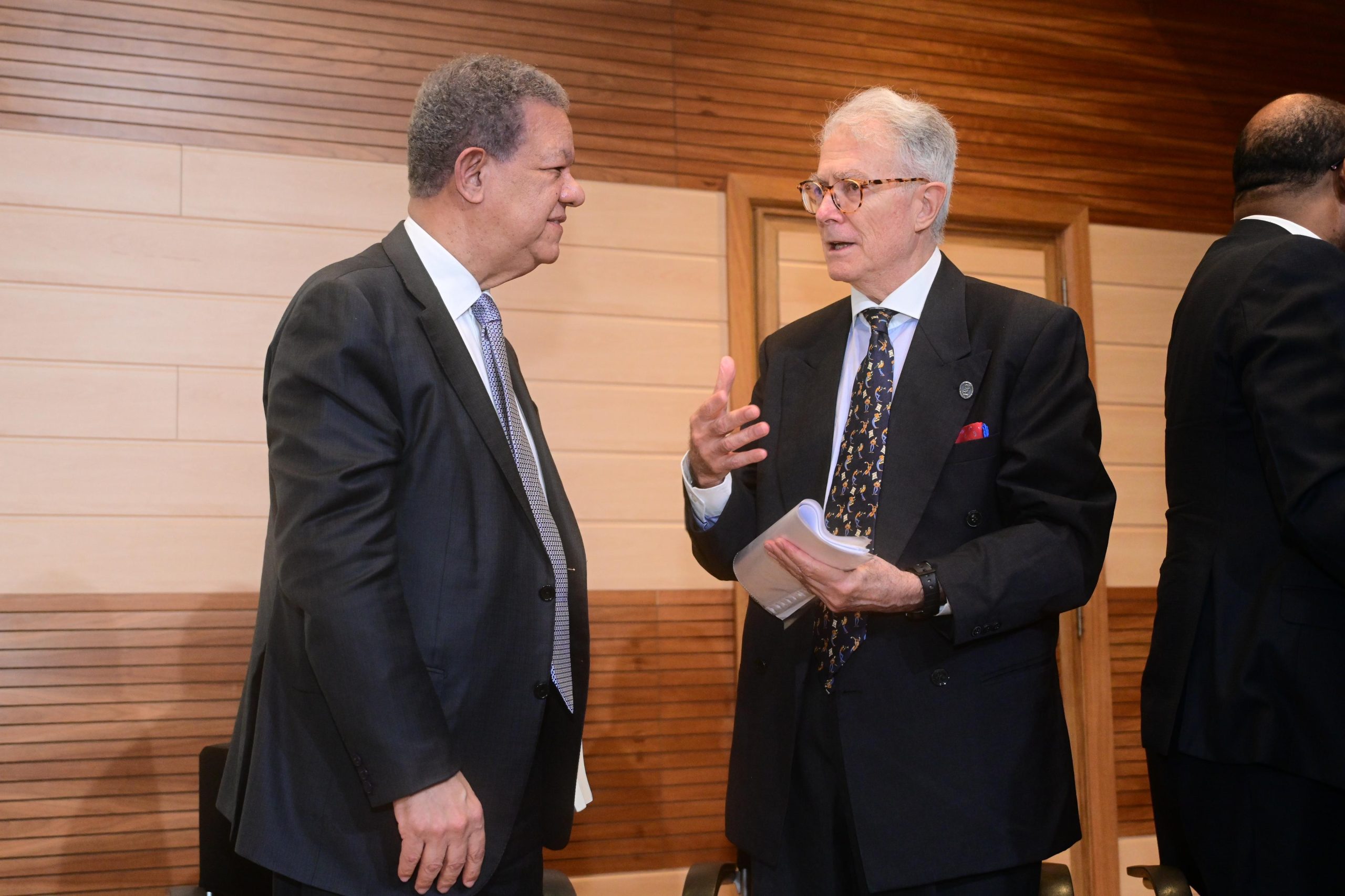 Leonel Fernández participa en Santiago de conferencia sobre comunicación política