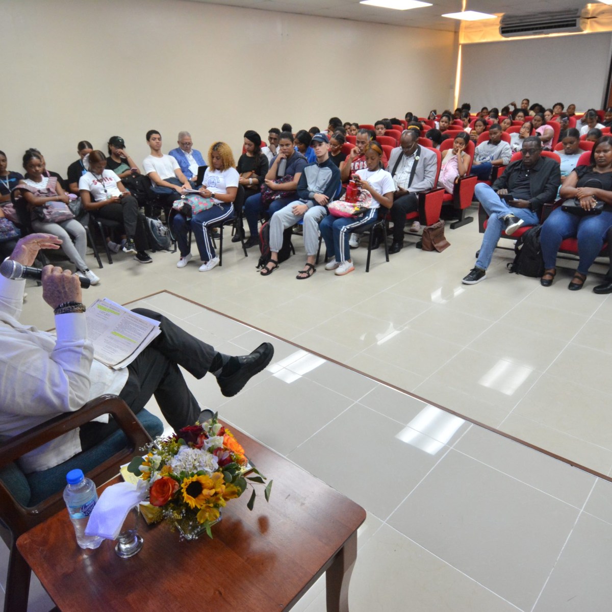 Ciencias de la Educación UASD presenta conferencia sobre origen del deporte