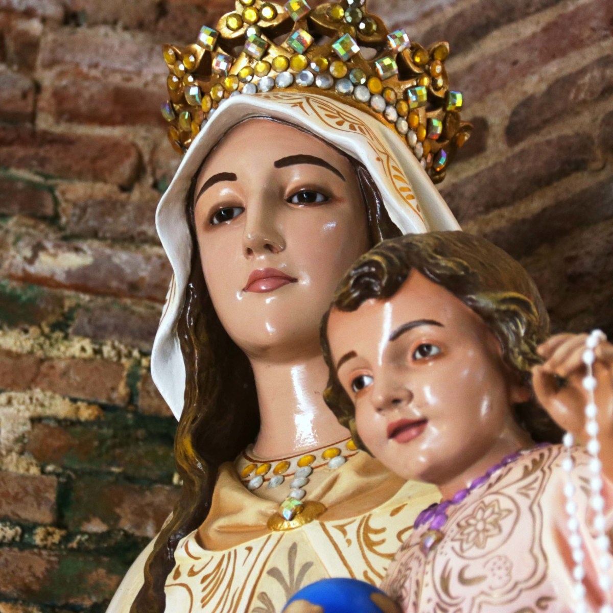 Dominicanos acuden a venerar a la Virgen de las Mercedes