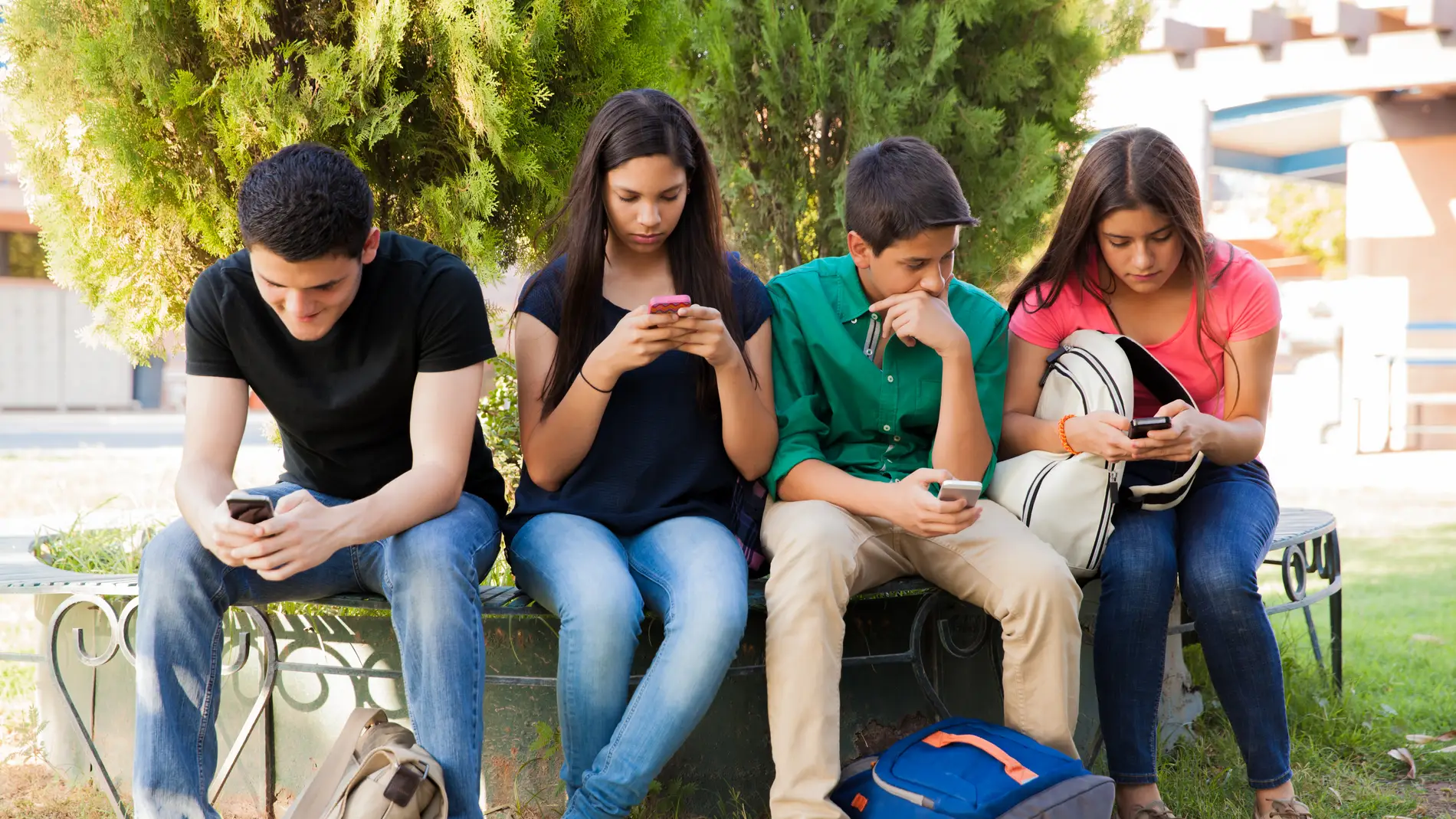 OMS advierte del «fuerte aumento» de uso problemático de redes sociales por adolescentes