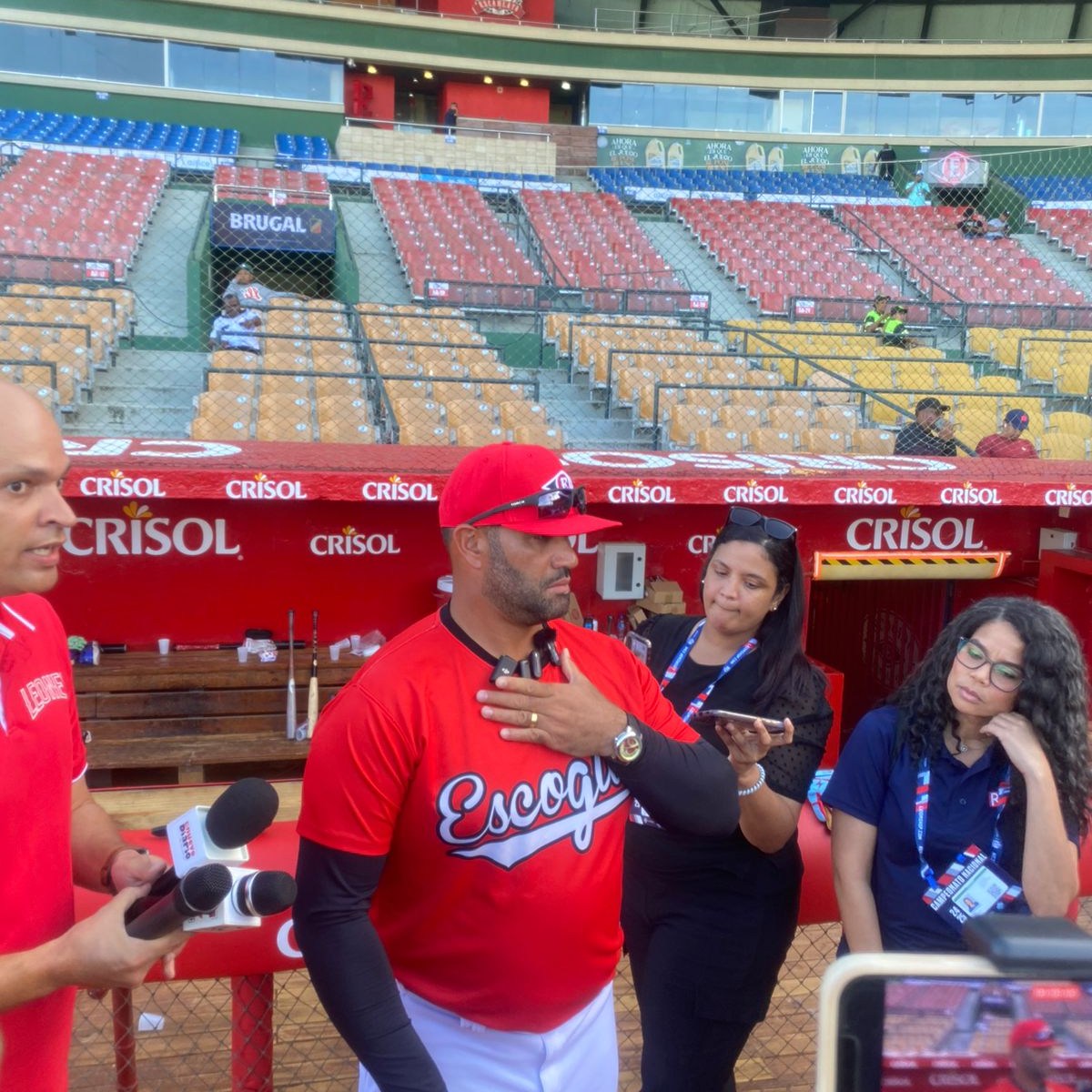 Albert Pujols debuta con triunfo como dirigente de los Leones