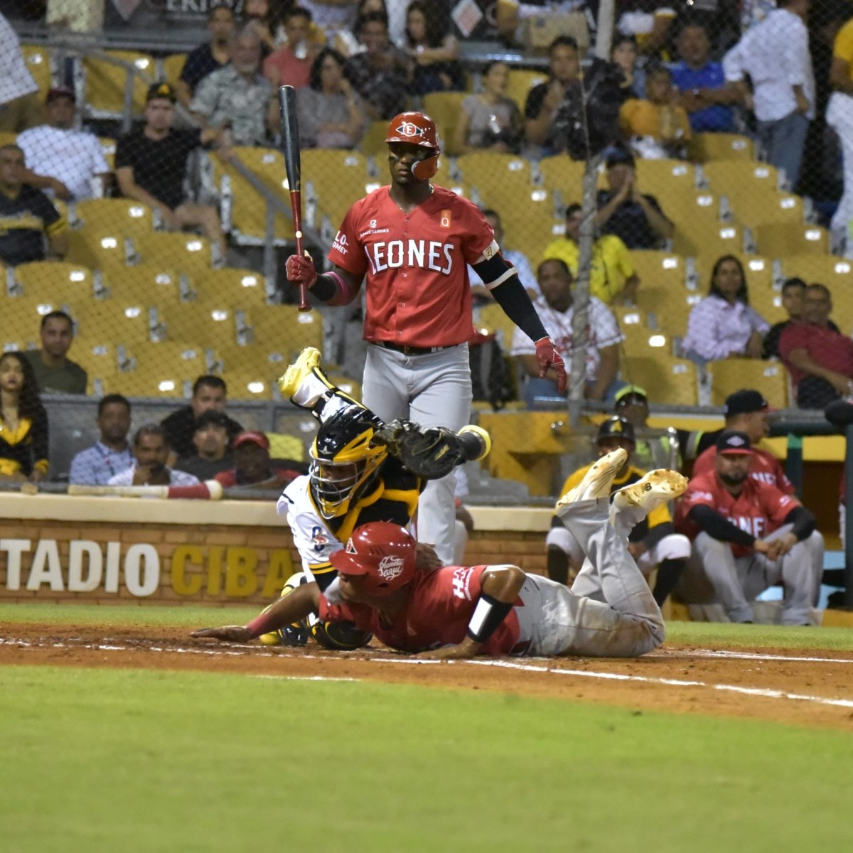 Escogido vence a las Águilas y sigue invicto con 3-0