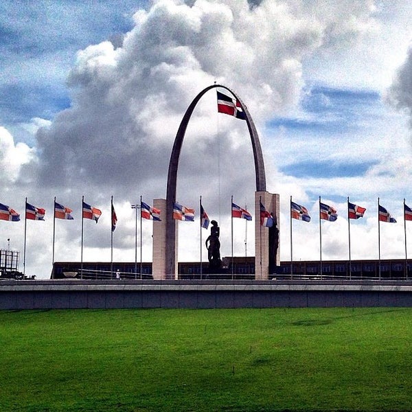 Alcaldía del DN aclara no posee jurisdicción sobre la Plaza de la Bandera