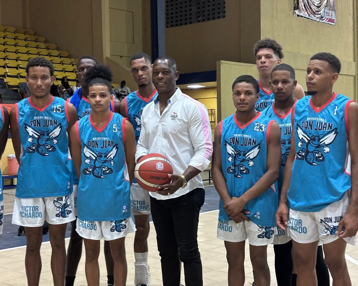 Alcalde de Don Juan participa en inauguración del XXII Torneo de Baloncesto Superior Yamasá