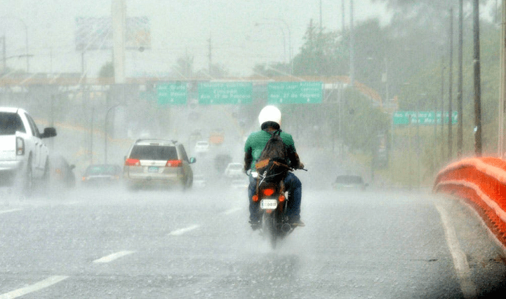 Continúan las lluvias debido a incidencia de sistema frontal sobre el territorio dominicano