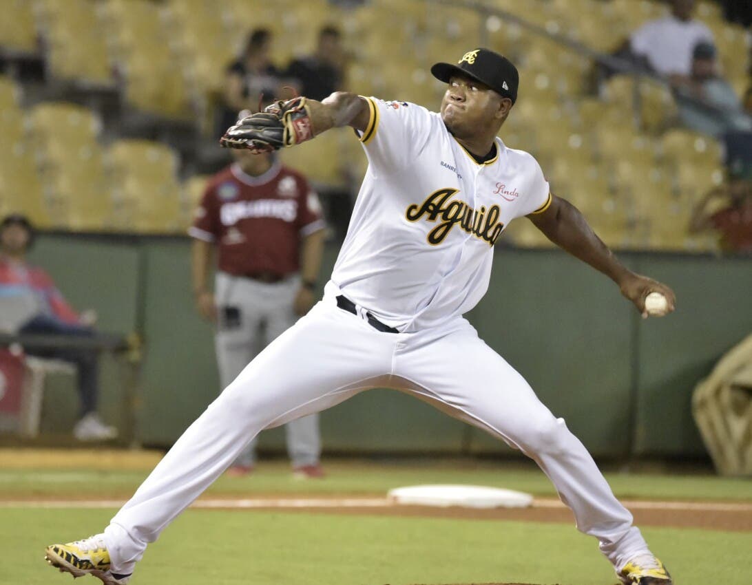 Romero brilla y Águilas vencen a los Gigantes