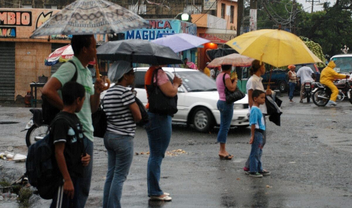 Frente frío y vaguada provocarán lluvias este viernes