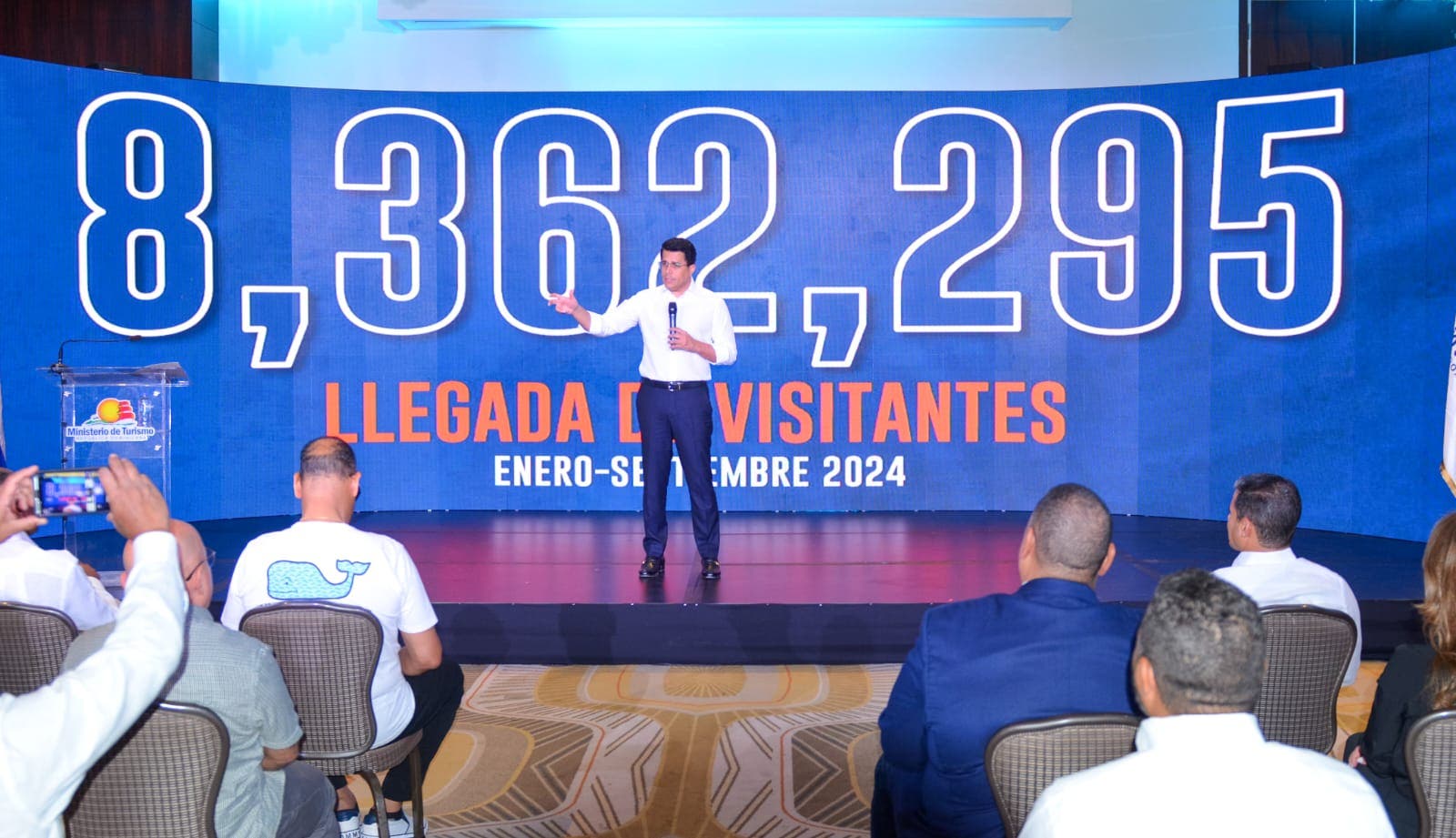 Collado dice 8.3 millones de visitantes han llegado al país en periodo enero-septiembre