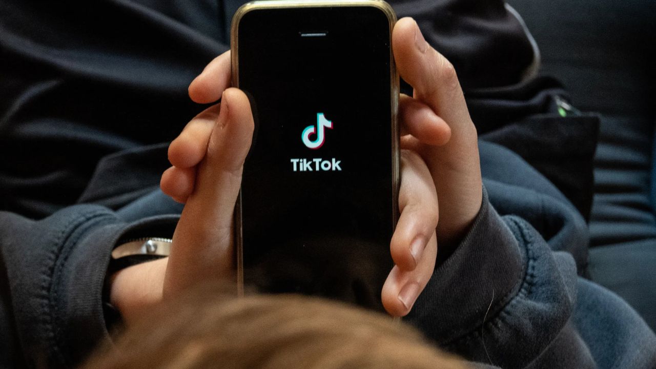 TikTok es una herramienta que permite «abrir las mentes», según su consejero delegado