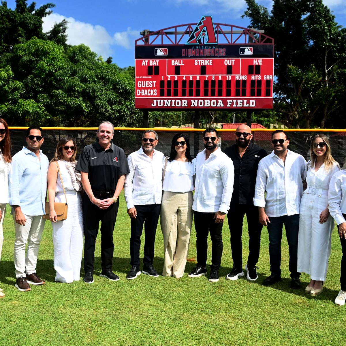 Arizona Diamondbacks rinde homenaje a Junior Noboa