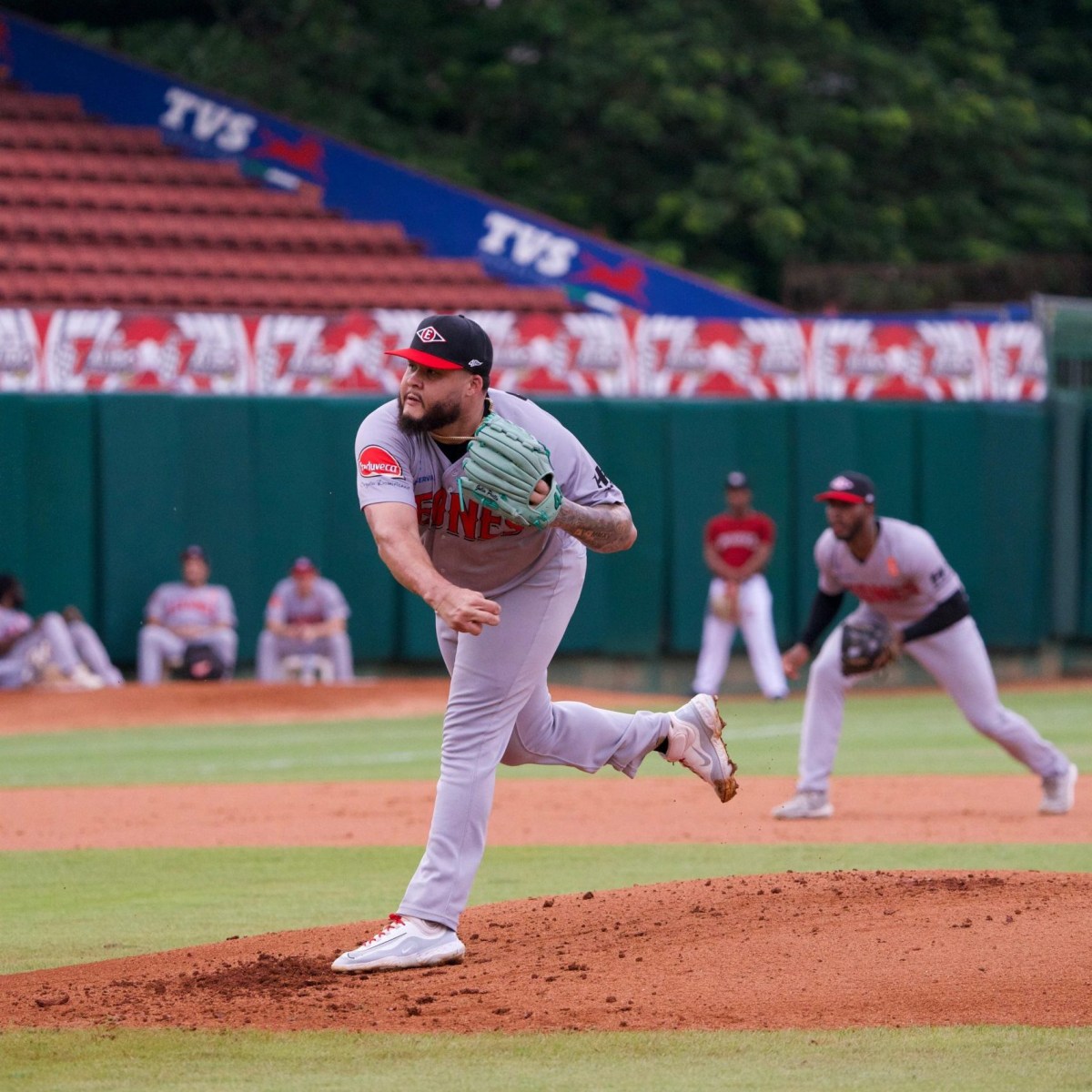 Con blanqueada, Leones amplían racha y dominio sobre Gigantes