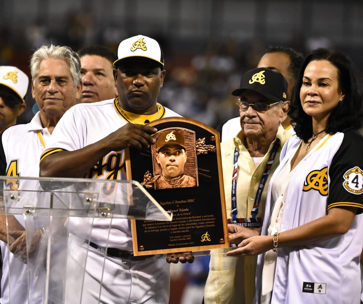 “Aguiluchos, ustedes son lo máximo”, Miguel Tejada en retiro de su número 4 por Águilas Cibaeñas