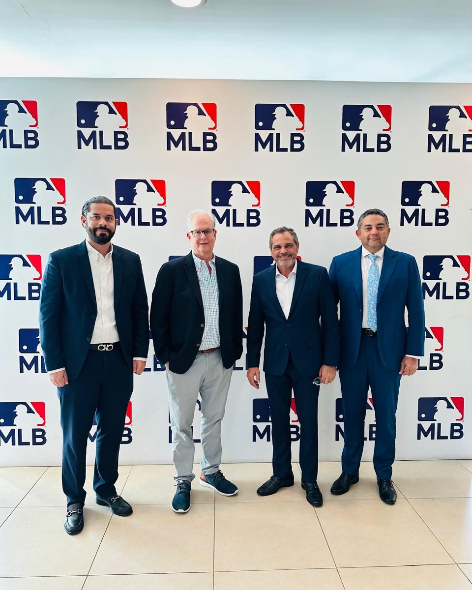 Representantes de MLB y Comisionado de Béisbol se reúnen para fortalecer registros de academias y dopaje en RD