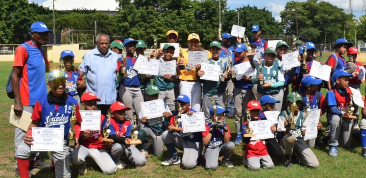 Liga Luis Mercedes premia atletas más destacados del 2024