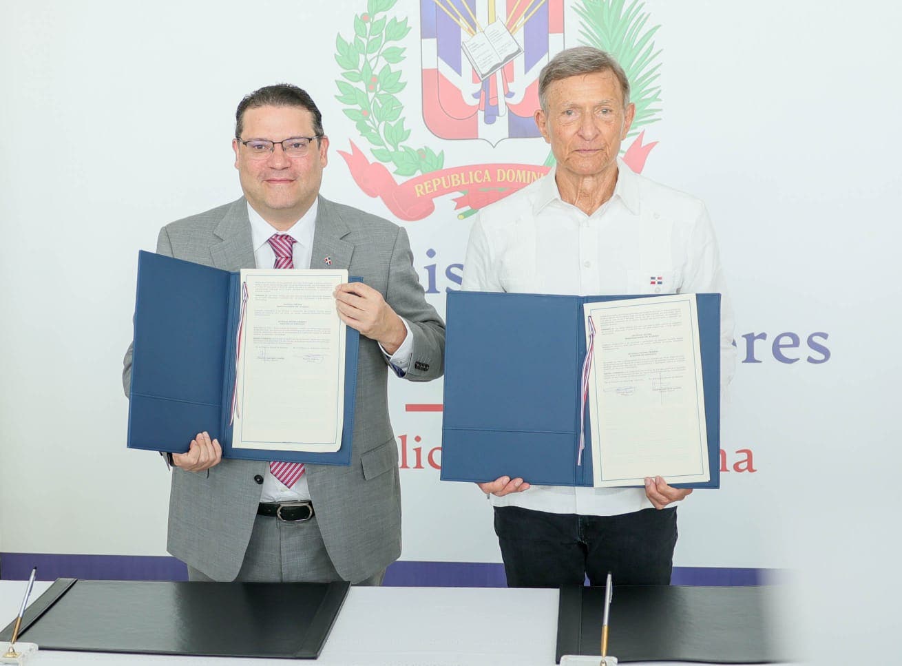 Firman acuerdo para potenciar exportaciones