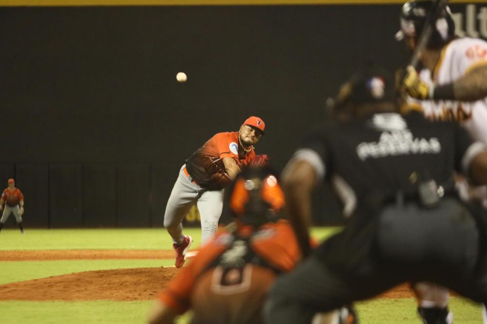 Barría, Lantigua y Rumfield guían triunfo Toros