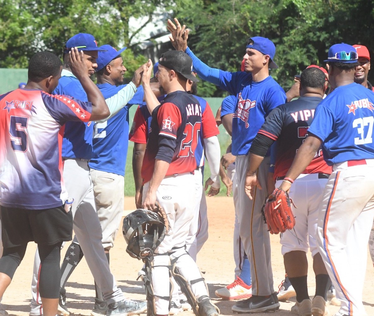 Los que van a semifinal en el Súper Clásico Navideño Miguel Ceballos 2.0 de softbol