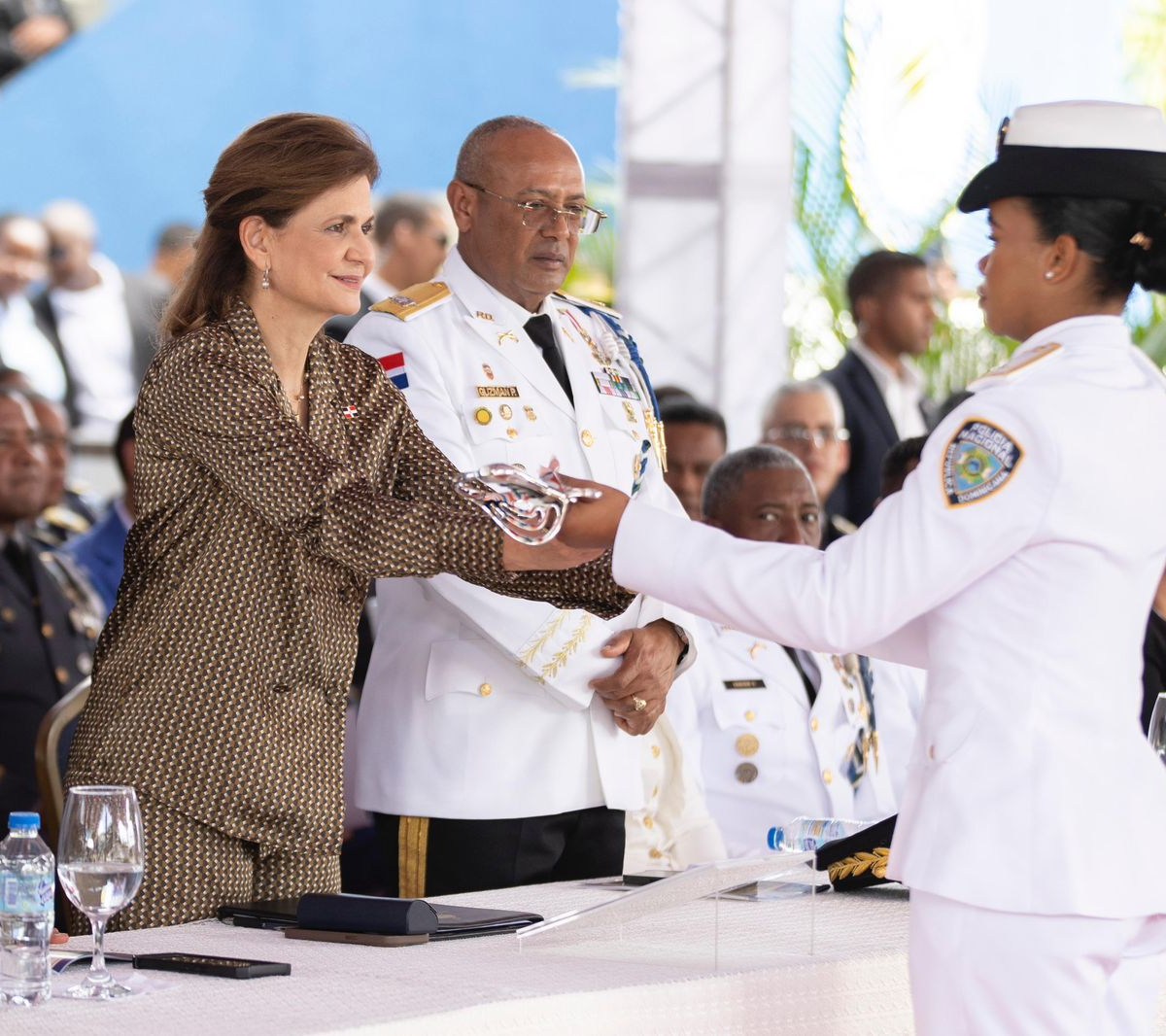 Vicepresidenta encabeza por primera vez graduación de cadetes de la PN