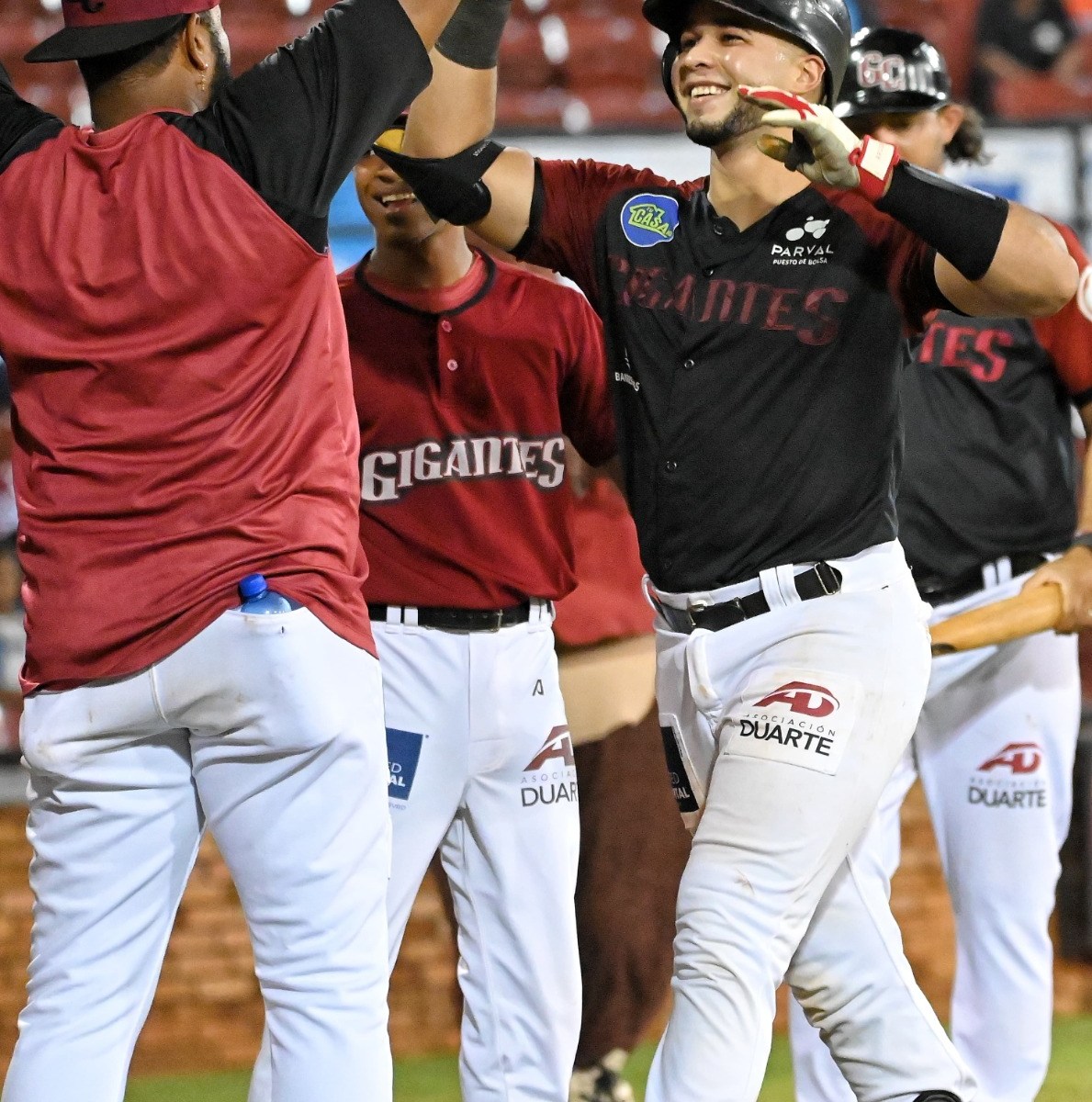 Gigantes, a medio juego del cuarto, con pitcheo de Vargas y ofensiva de Díaz y Marte