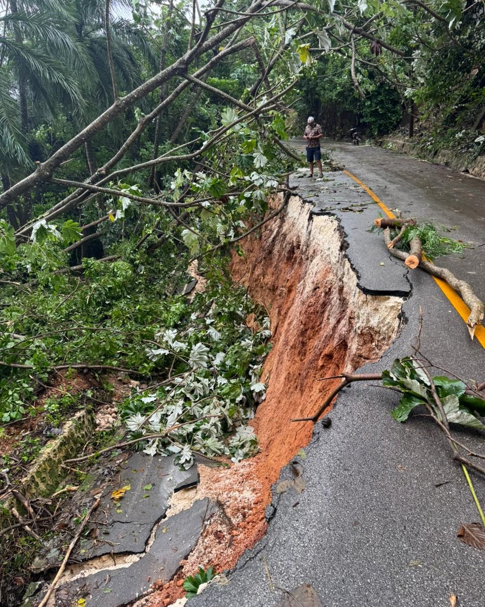 Derrumbe obstruye carretera clave en Cabrera; comunidades afectadas piden intervención