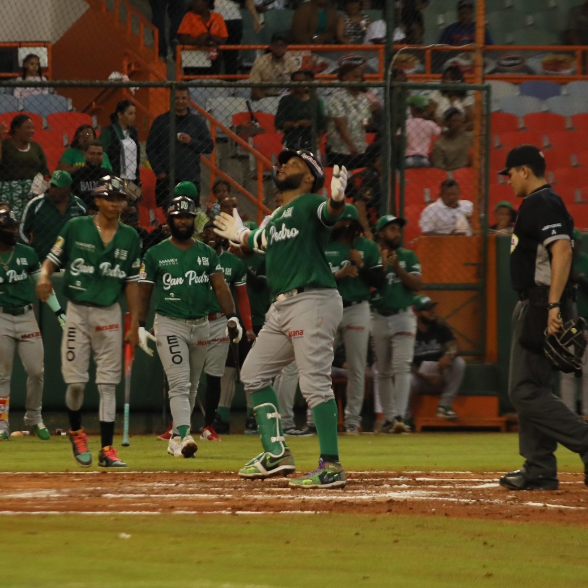 Las Estrellas clasifican al Round Robin tras derrotar a los Toros en 11 entradas