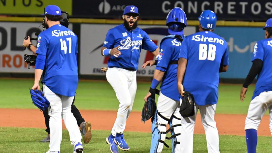 Licey anota siete en la octava y vienes de atrás para derrotar a Leones