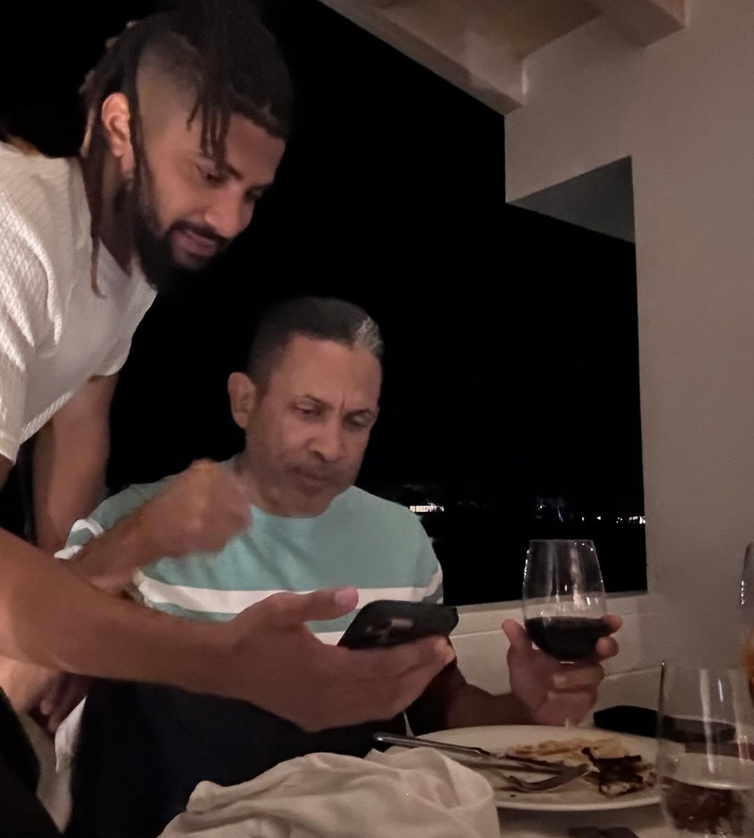 Fernando Tatis Jr. celebra sus 26 años rodeado de su familia