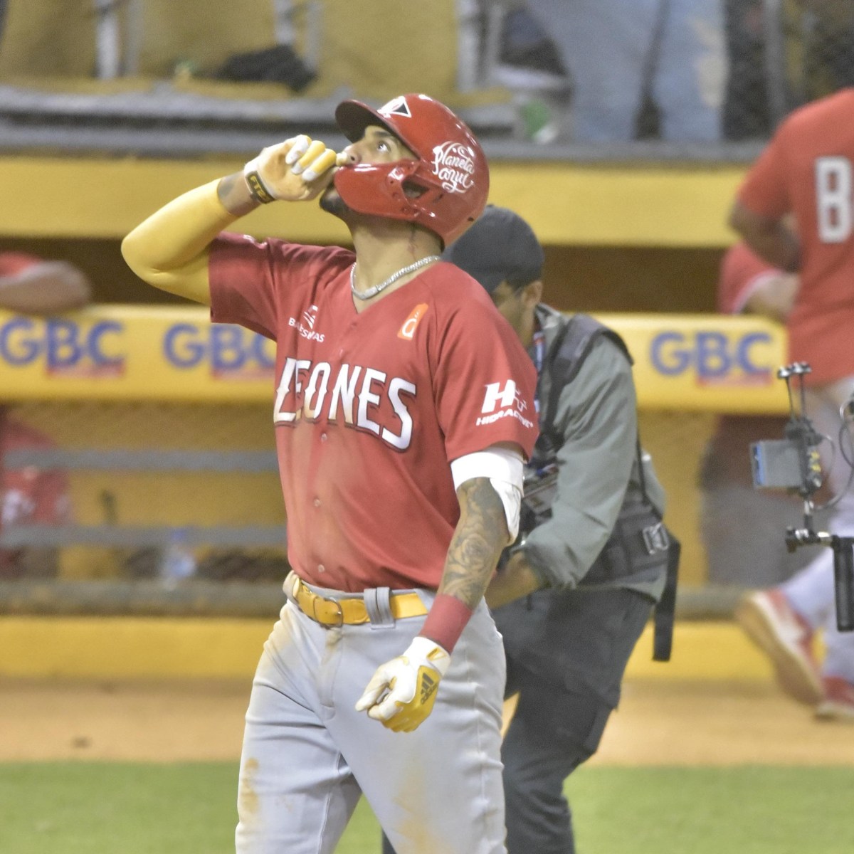 VIDEO: José Siri con HR y triple guía al Escogido en triunfo sobre Águilas